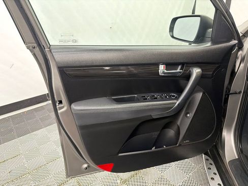 Used 2013 Kia Sorento EX w/ EX V6 Premium Pkg image 11