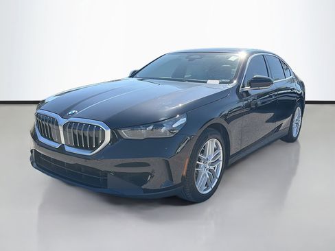 Used 2024 BMW 530i w/ Premium Package image 8