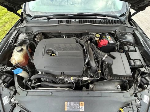 Used 2015 Ford Fusion SE w/ Equipment Group 201A FWD image 12