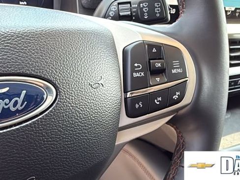 Used 2025 Ford Explorer Active RWD image 21