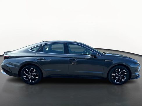 Used 2024 Hyundai Sonata SEL FWD image 2