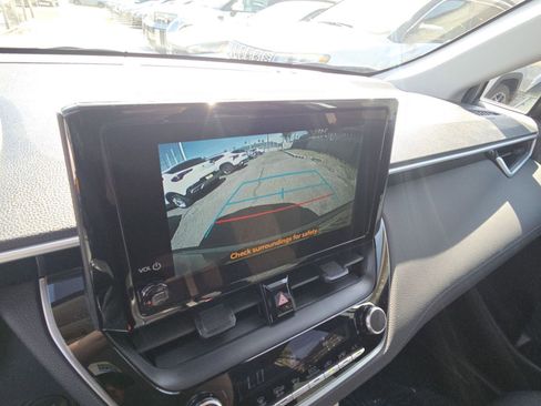 Used 2025 Toyota Corolla Cross LE FWD image 29