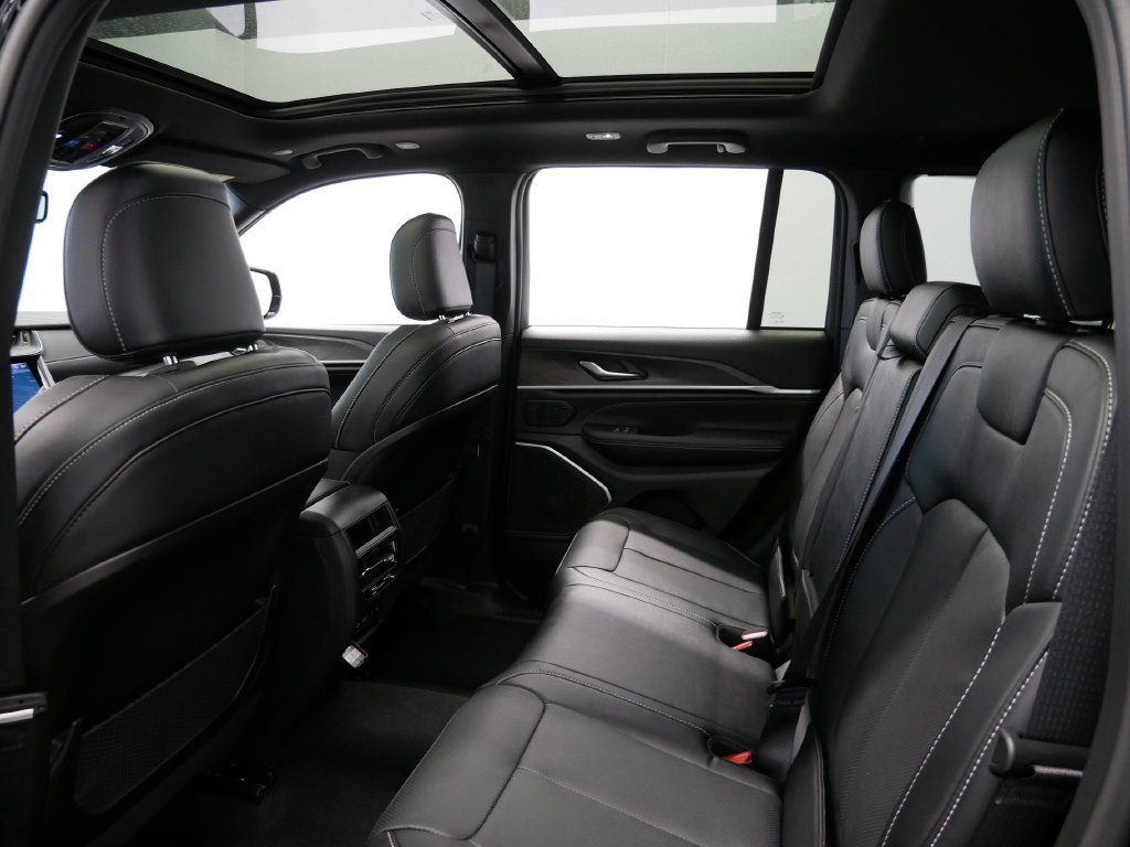 New 2027 Jeep Grand Cherokee Limited AWD/4WD image 13