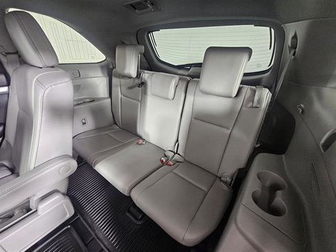 Used 2019 Toyota Highlander XLE image 28