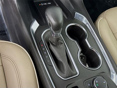 Used 2023 Chevrolet Traverse Premier FWD image 20