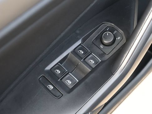 Used 2024 Volkswagen Jetta SE FWD image 27