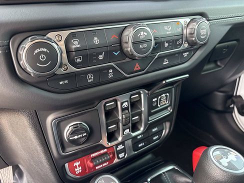 Certified 2026 Jeep Wrangler Unlimited Rubicon AWD/4WD image 23