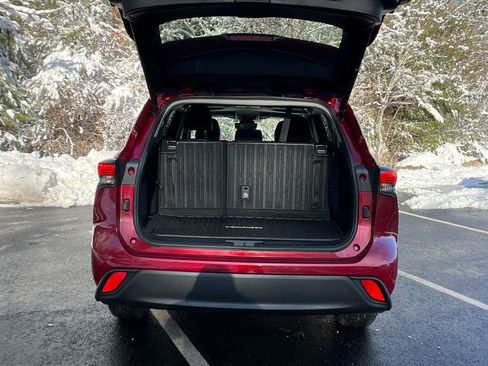 Used 2022 Toyota Highlander XLE image 24