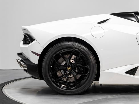 Used 2019 Lamborghini Huracan LP 580-2 RWD image 15