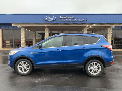 Used 2017 Ford Escape SE w/ Equipment Group 201A image 6