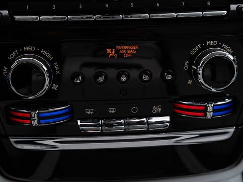 Used 2023 Rolls-Royce Phantom Sedan RWD image 44