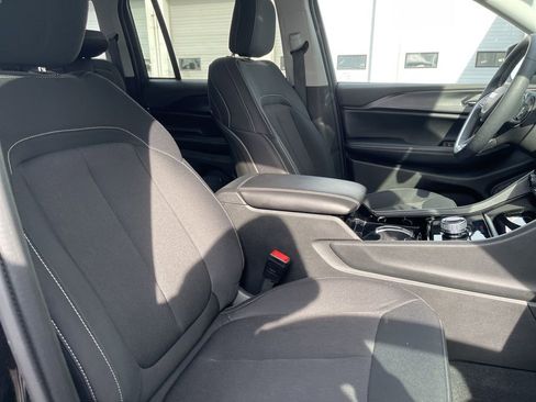 Used 2023 Jeep Grand Cherokee Laredo w/ Luxury Tech Group I image 21