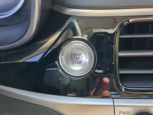 Used 2025 Genesis G70 2.5T image 59