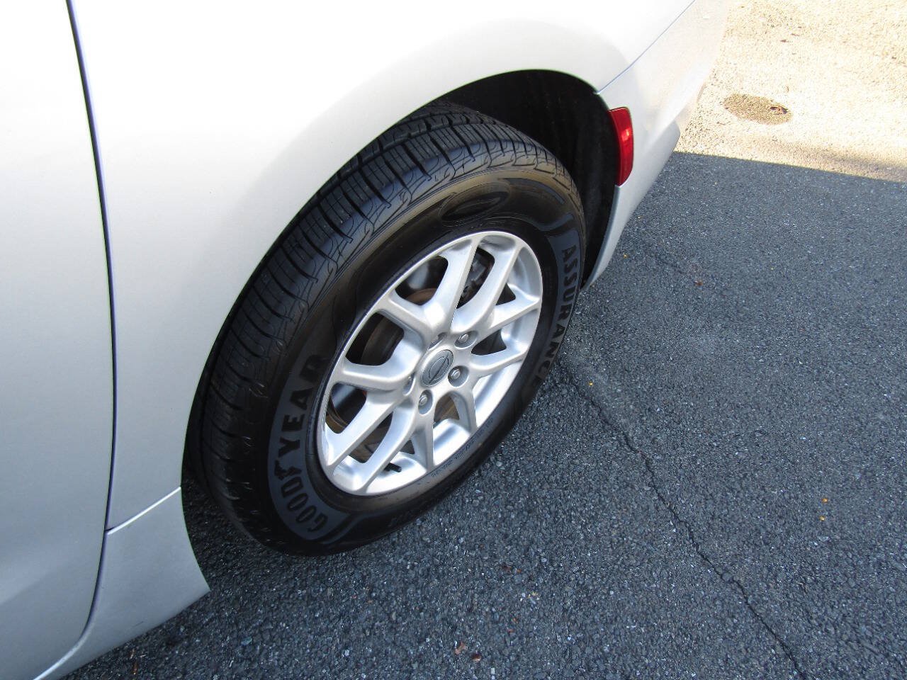 Used 2024 Chrysler Pacifica Touring-L FWD image 32