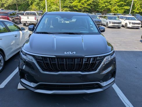 Used 2024 Kia Carnival LX FWD image 2