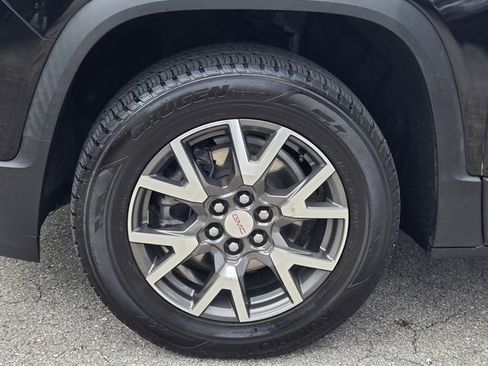 Used 2023 GMC Acadia SLE w/ Driver Convenience Package FWD image 11