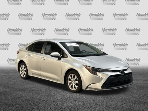 Used 2023 Toyota Corolla LE FWD image 2