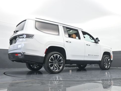 Used 2022 Jeep Grand Wagoneer Series III w/ Rear Seat Video Group 1 image 77