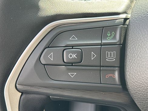 New 2025 Jeep Grand Cherokee Altitude image 24