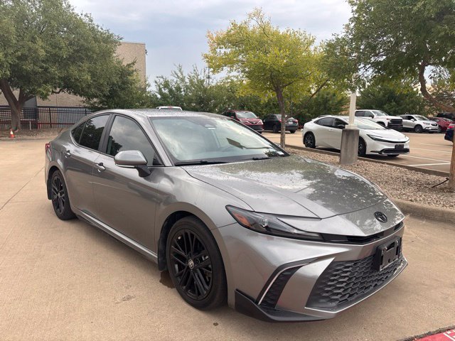 Used 2025 Toyota Camry SE w/ Convenience Package FWD image 3