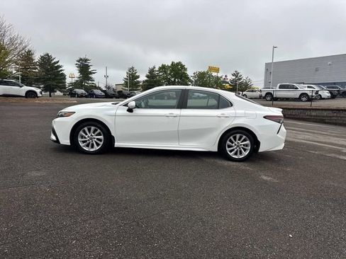 Used 2023 Toyota Camry SE FWD image 8