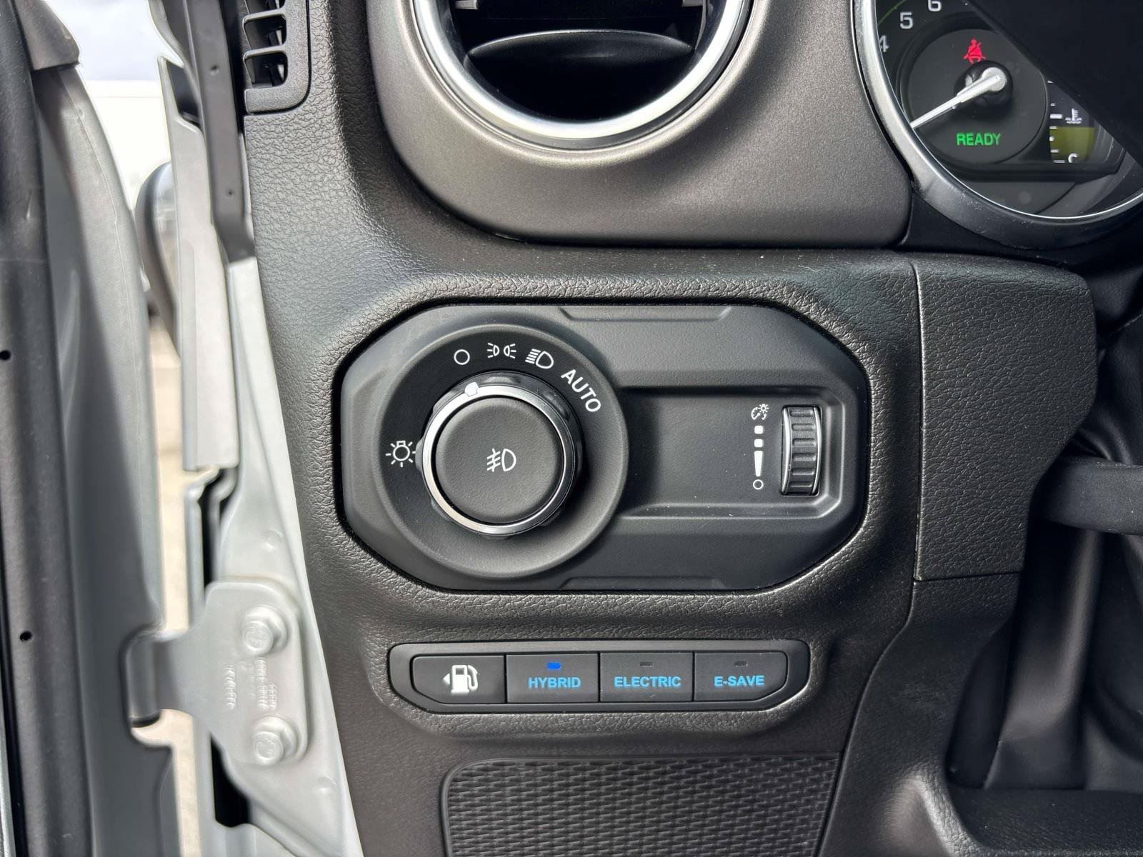 Used 2023 Jeep Wrangler Unlimited Rubicon 4xe w/ Cold Weather Group AWD/4WD image 19
