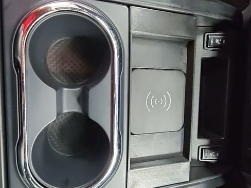 Used 2018 Nissan Titan SL w/ Midnight Edition image 21