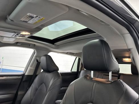 Used 2024 Toyota Highlander Limited image 7