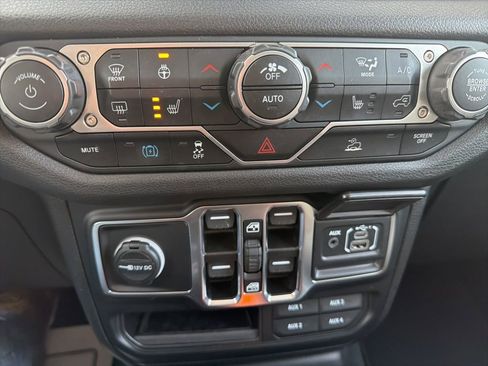 Used 2024 Jeep Wrangler Unlimited w/ Convenience Group image 17