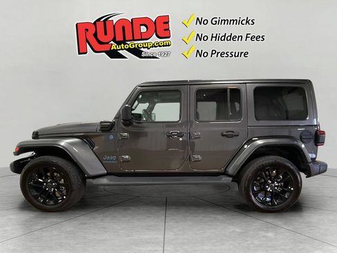 Used 2025 Jeep Wrangler Unlimited Sahara AWD/4WD image 3