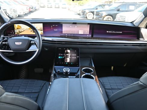 Used 2025 Cadillac Escalade Sport Platinum AWD/4WD image 7