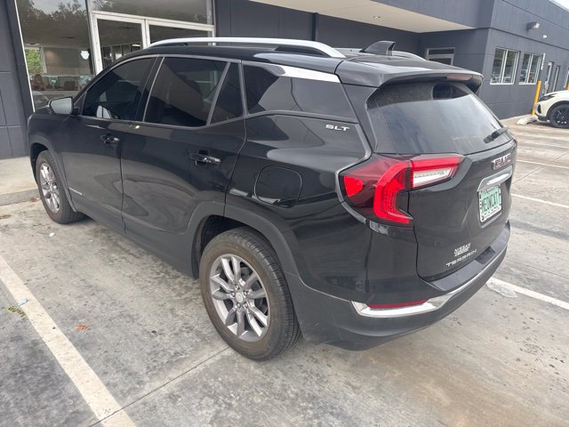 Used 2024 GMC Terrain SLT AWD/4WD image 3