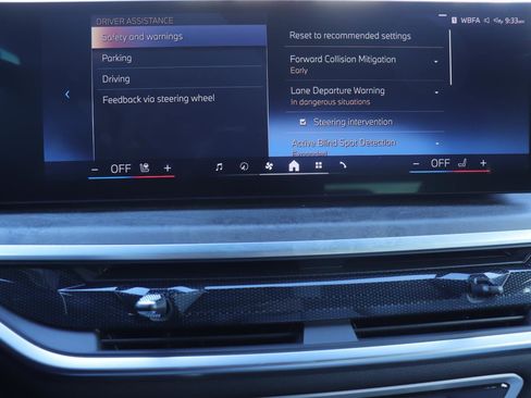 Used 2024 BMW X5 xDrive40i w/ Premium Package image 38