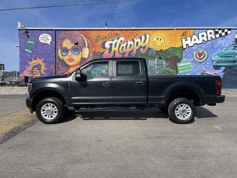 Used 2019 Ford F250 XL w/ STX Appearance Package image 2
