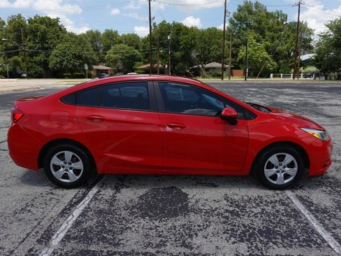 Used 2017 Chevrolet Cruze LS FWD image 8