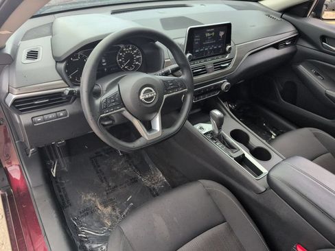 Used 2025 Nissan Altima 2.5 SV FWD image 15