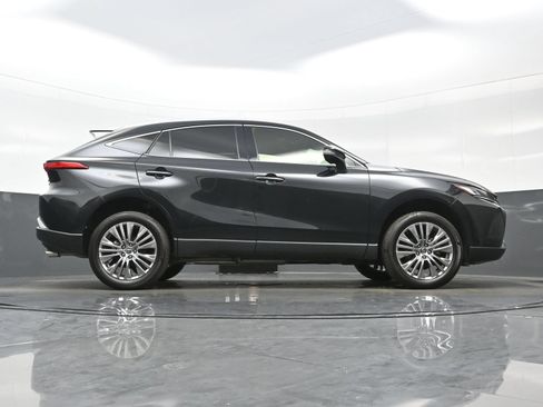 Used 2022 Toyota Venza XLE AWD/4WD image 16