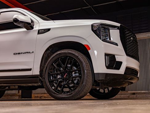 Used 2022 GMC Yukon XL Denali image 11