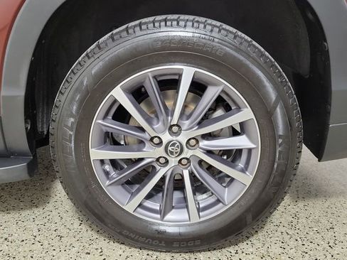 Used 2019 Toyota Highlander XLE FWD image 8