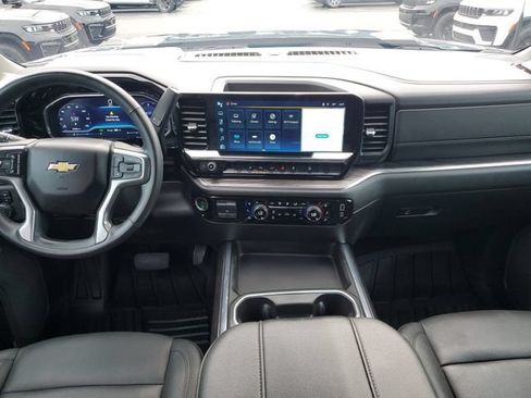 Used 2025 Chevrolet Silverado 2500 LTZ w/ LTZ Plus Package AWD/4WD image 8