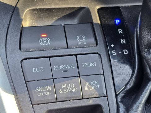 Used 2020 Toyota RAV4 LE w/ All Weather Liner Package AWD/4WD image 11