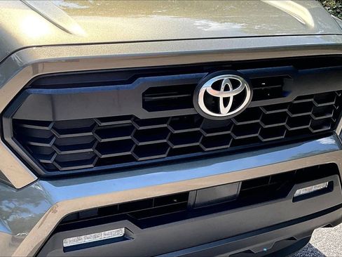 Used 2025 Toyota Tacoma TRD Off-Road AWD/4WD image 33