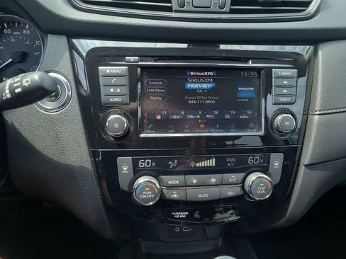 Used 2020 Nissan Rogue SV FWD image 22