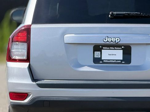 Used 2016 Jeep Compass Latitude FWD image 13
