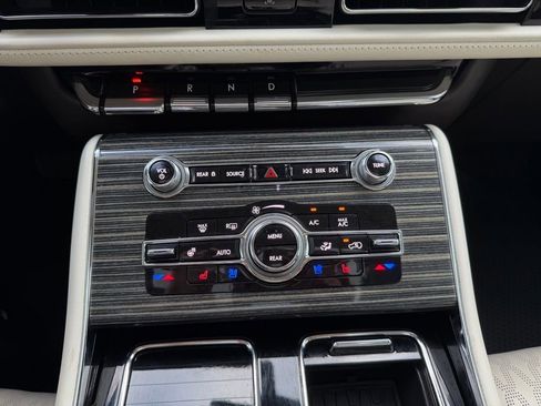 Used 2023 Lincoln Aviator Black Label w/ Dynamic Handling Package AWD/4WD image 19