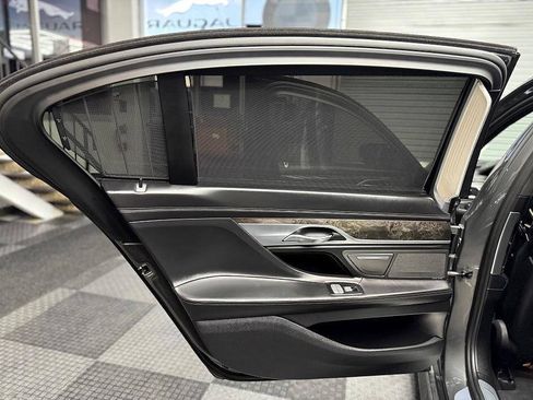 Used 2017 BMW 750i RWD image 41