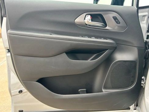 New 2026 Chrysler Pacifica Select w/ S Appearance Package image 15