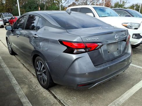Used 2021 Nissan Versa SV image 2