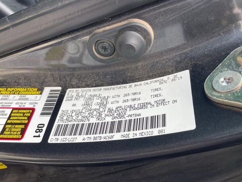 Used 2019 Toyota Tacoma TRD Off-Road AWD/4WD image 14