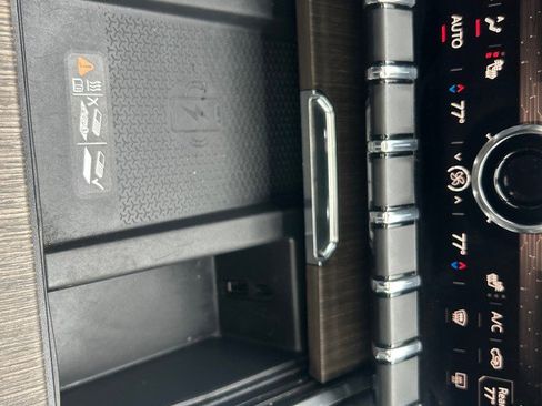 Used 2024 GMC Acadia Denali w/ Super Cruise Package image 28